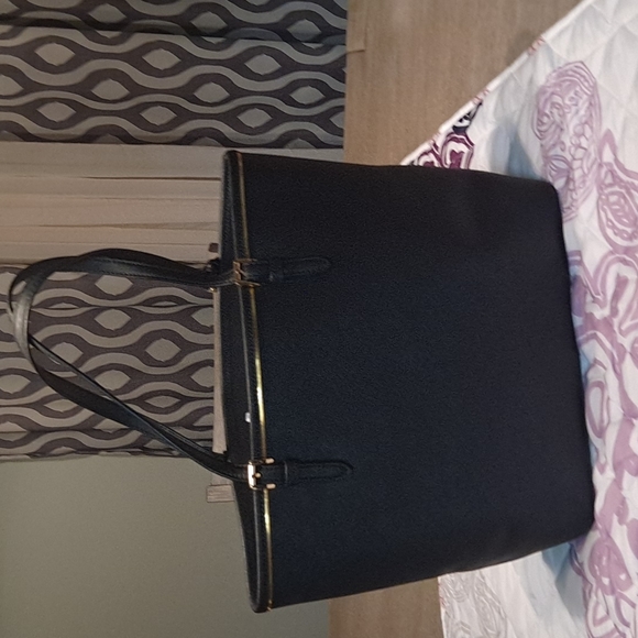 Michael Kors Jet Set Pocket Saffiano Black Trim In Gold Tote - Picture 2 of 6